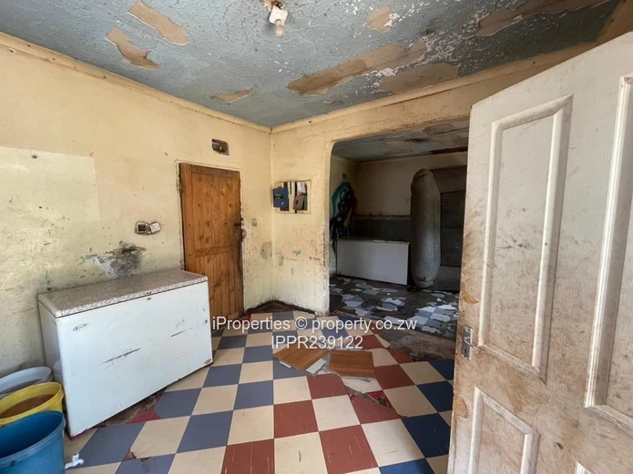 Investment  Property on 2,431sqm with Title Deeds