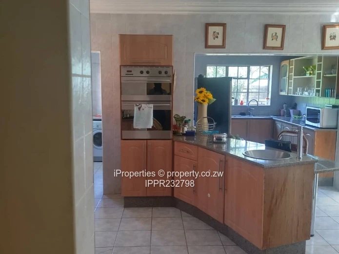 Spacious  old money  Property in Old Mazowe  (Sole Mandate)