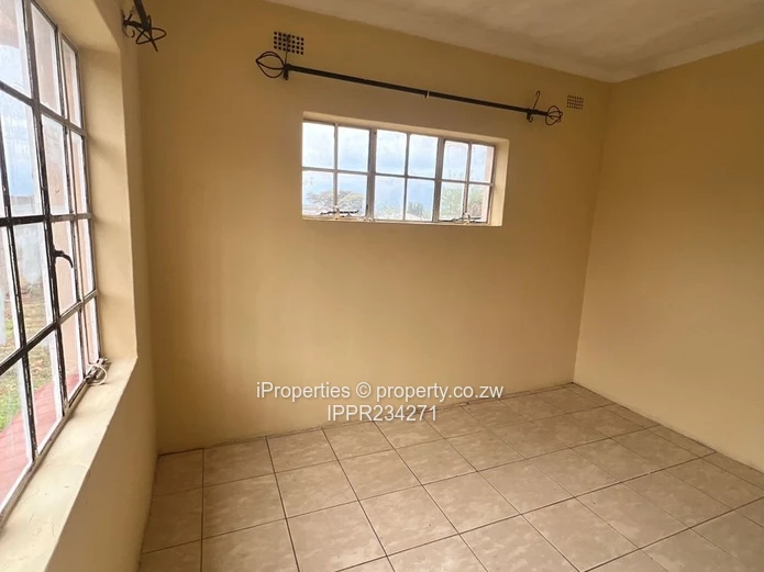 2,248m² stand comes with a neat 2-bedroom cottage 