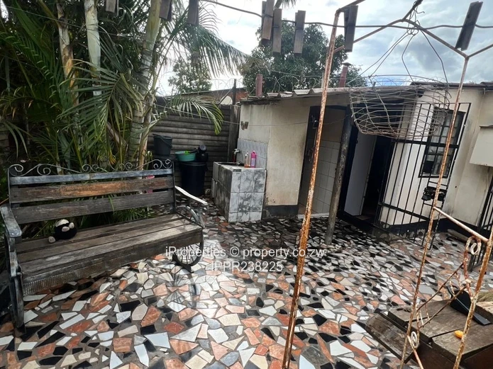 Mufakose Core House  with Title deeds  (Sole Mandate)