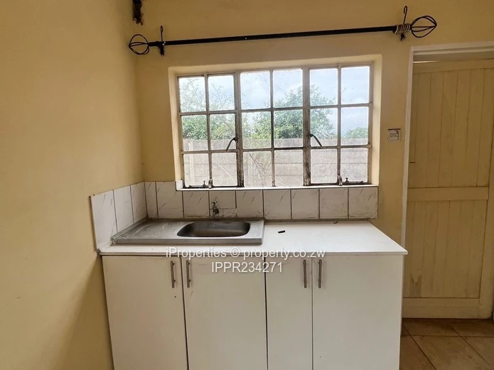 2,248m² stand comes with a neat 2-bedroom cottage 