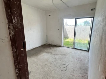 2 Bedroom Flat & Apartment